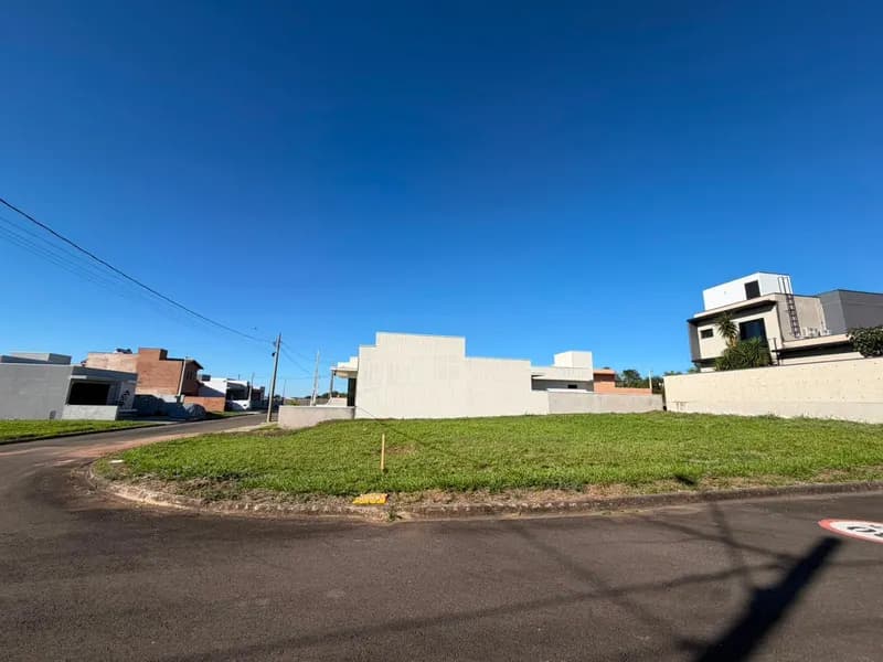 Lote de esquina de 307 m² no Condomínio Resedas em Holambra - foto 1
