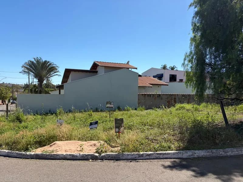 Lote de esquina de 332 m² no Morada das Flores em Holambra - foto 1