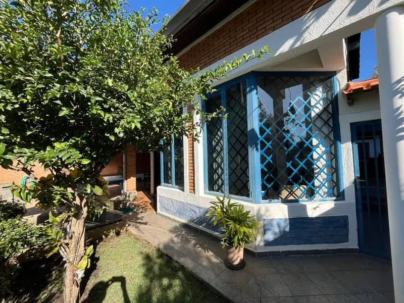Casa com 4 quartos e edícula com suíte no Jardim Holanda em Holambra - foto 1